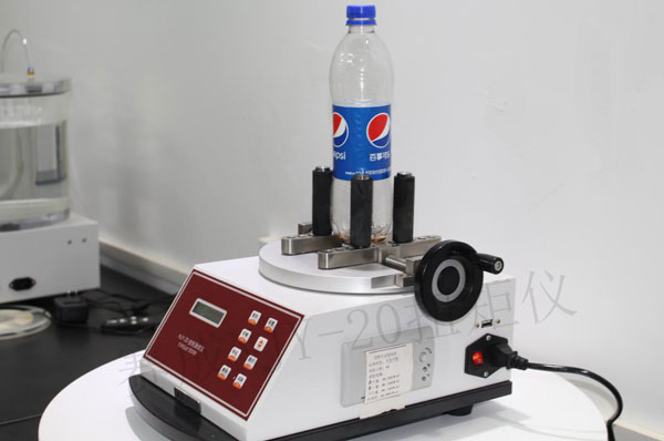 实验室运用NJY-20瓶盖扭矩仪检测塑料饮料瓶盖扭力值试验操作参考--济南赛成仪器